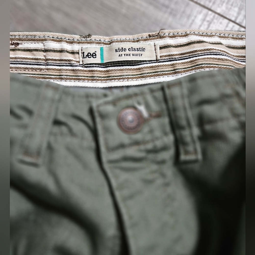 Lee At The Waist Relaxed Fit Side Elastic Tapered Leg Green Khaki Pant 8 Petite - Picture 3 of 8